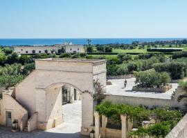 Borgo Egnazia, hotel ob plaži v mestu Savelletri di Fasano