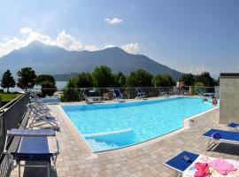 Camping Villaggio Paradiso، مكان تخييم في دوماسو