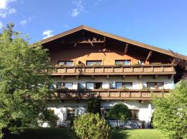 Hotel Garni Almhof, hotelli kohteessa Seefeld in Tirol