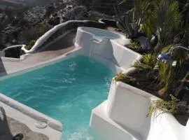 Vilna House with private pool, jacuzzi and garden -Optional pool and jacuzzi heating