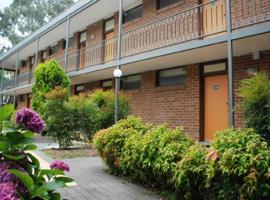 Red Cedars Motel, hotel en Canberra