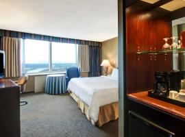 Chateau Lacombe Hotel, hotel din Edmonton