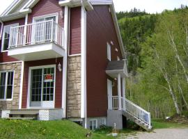 Entre roc et montagne, hotel en L'Anse-Saint-Jean