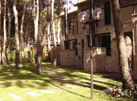 Aylen Departamentos en Pinamar، فندق في بينامار