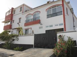 Yria Residencial, hotel en Porto Novo