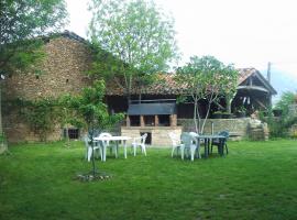 Casa Rural Josefina, casă la țară din Aliezo