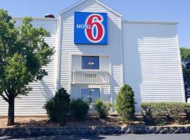 Motel 6-Maryland Heights, MO، فندق في ميريلاند هايتس