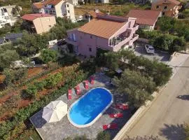 Apartment with private pool