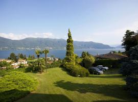 Villa Panorama, hotell i Porto Valtravaglia