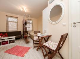 Small Apartment in Sikupilli, hotell i Tallinn