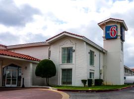 Motel 6-Euless, TX - DFW West, hotel sa Euless