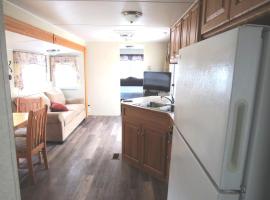 Boardwalk RV Rental (Site #14)，卡文迪西的飯店