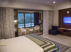 Lavasa Luxury Lakeview Studio, hotel i Lavasa