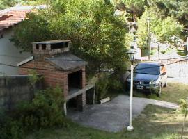 Comodo Chalet en Gesell, hotel in Villa Gesell