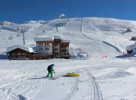 Albergo Bucaneve, hotelli kohteessa Campodolcino