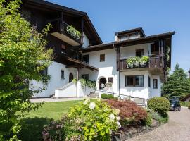 Residence MAYR, hotel in Castelrotto