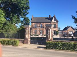 L'hostellerie du chateau, medencével rendelkező hotel Mesnil-Saint-Nicaise városában