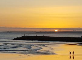 The View - Sea, Surf and Lisbon, hotel di Costa da Caparica