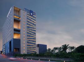 Novotel Chennai OMR، فندق في Old Mahabalipuram Road، تشيناي