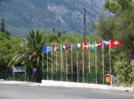 Happy Camp mobile homes in Karda Beach Camping, hotel em Corfu Town