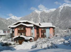 Hotel Quadrifoglio, hotel en Pinzolo