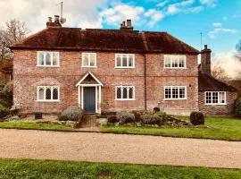 The Dorset Arms Pub & Cottage Rooms