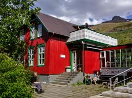 Hafaldan HI hostel, old hospital building, vandrehjem i Seyðisfjörður