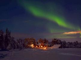 Camp Caroli Wooden Cabins: Jukkasjärvi şehrinde bir orman evi