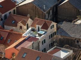 Stone House Franco, hotel u Omišu