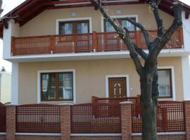 Rózsakert Apartmanház – hotel w Hajduszoboszlo