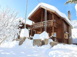 Paradise Chalet, cabin in Ano Trikala