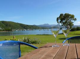 Bay Vista Waterfront Motel, hotell i Picton