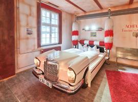 V8 HOTEL Classic Motorworld Region Stuttgart, hotel u gradu Beblingen