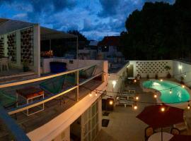 Moloch Hostel & Suites, estalagem em Cancún