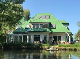 Moderne Maisonette-Wohnung am Karpfenteich; modern Apartment with view of the carp pond, hotel sa Barmstedt