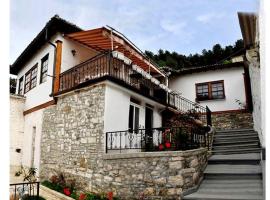 Ana Rest House Hostel Berat, отель в Берате