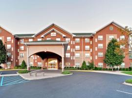 Hawthorn Suites by Wyndham Louisville East, hotel u gradu 'Louisville'