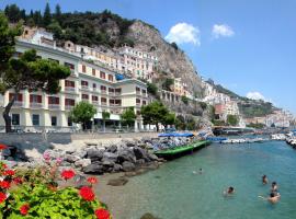 Hotel La Bussola, hotell sihtkohas Amalfi