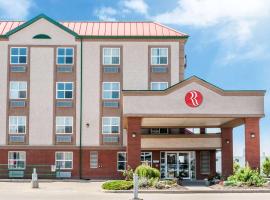 Ramada by Wyndham Sherwood Park, hotel di Sherwood Park