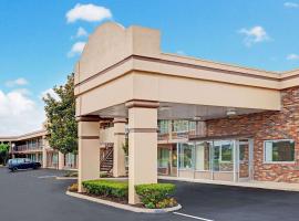 Days Inn by Wyndham Clarksville TN، فندق في كلاركسفيل