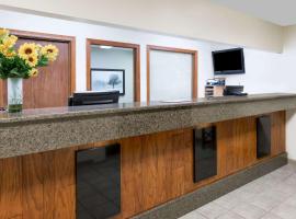 디모인에 위치한 호텔 Days Inn & Suites by Wyndham Des Moines Airport