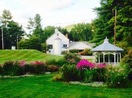 The 1896 House Country Inn - Brookside & Pondside, B&B in Williamstown