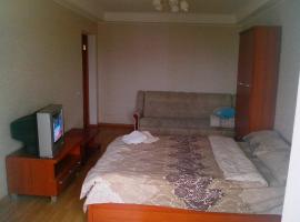 Homelike flat near the IEC on Levoberezhnaya: Kiev'de bir otel