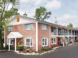 Super 8 by Wyndham Sturbridge: Sturbridge şehrinde bir otel