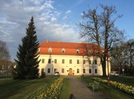 Zámek Havířov, hotel i Havířov