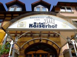 Komforthotel Kaiserhof، فندق في كلبرا