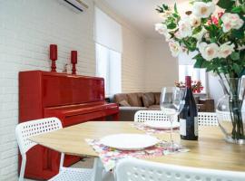 Lotos for You Apartments 2, RED PIANO, hotel em Mykolaiv