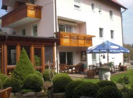 Pension Haus am Heubach, hotel u gradu Bad Štafelštajn