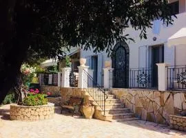 Villa Ampelaki "30 meters to beach"