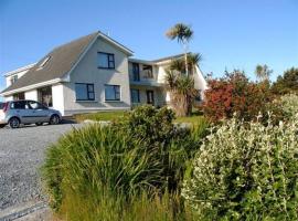 DeCourcey's Hazelbrook Farmhouse B&B, ξενοδοχείο σε Cleggan